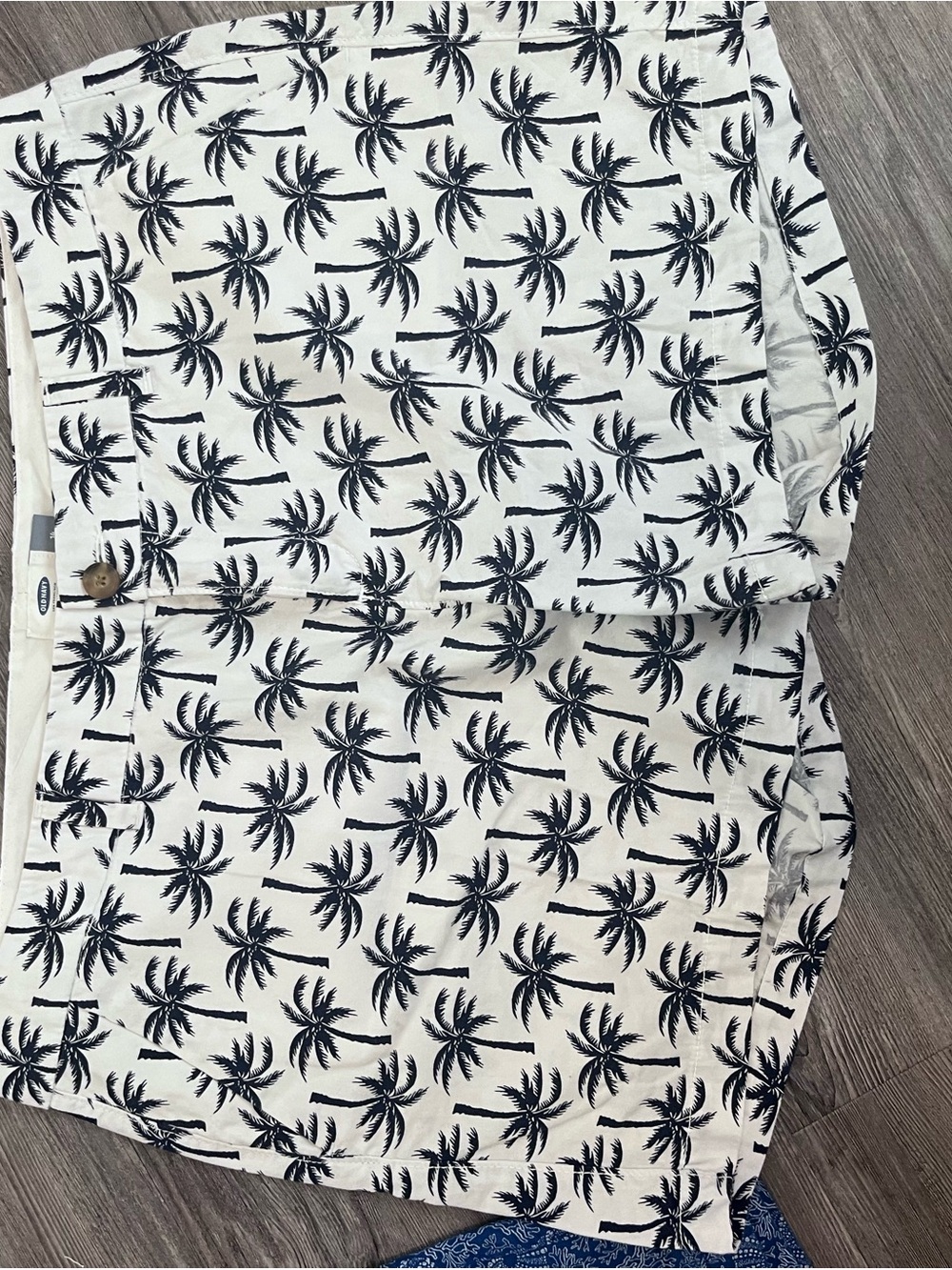 Old Navy Coral, Blue, and White Printed Women’s Shorts (Set of 3) - Picture 2 of 4